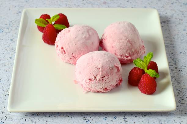helado de frambuesa - ice cream raspberry ice cream fruit mint fotografías e imágenes de stock