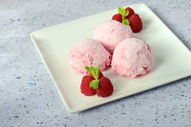 helado de frambuesa - ice cream raspberry ice cream fruit mint fotografías e imágenes de stock