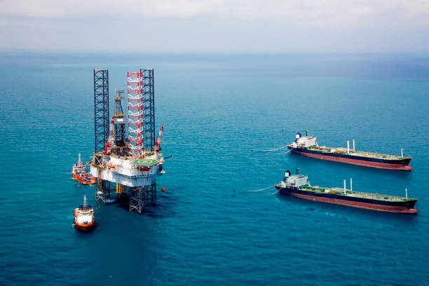 istock Oil rig in the gulf 1014186010