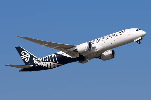 air new zealand aircraft take-off - boeing 787 air vehicle airplane imagens e fotografias de stock