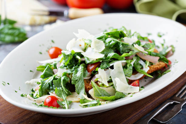 chicken parmesan topped with arugula - parmesan cheese chicken veal salad imagens e fotografias de stock