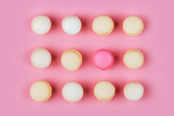 istock Top view of colorful macaron or macaroon on pink background. 1014291310