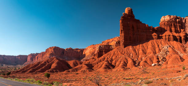 istock Side view of Chimney Rock in Utah 1014325520