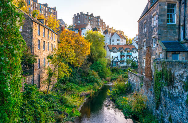 istock Edinburgh - architecture around the Water of Leith 1014329178