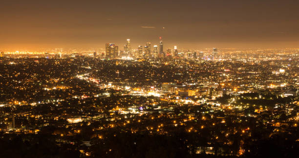 Los Angeles Skyline At Night Los Angeles skyline at night. Griffith Park Observatory. griffith park observatory stock pictures, royalty-free photos & images