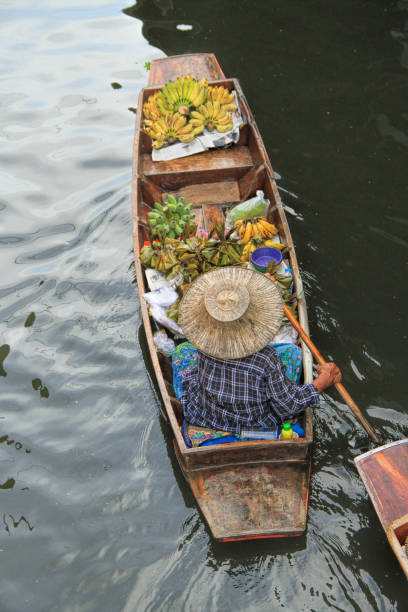 istock Damnoen Saduak Floating Market, Bangkok 1014425562