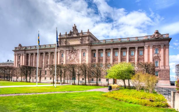parliament house (riksdag), stockholm, sweden - sveriges helgeandsholmen imagens e fotografias de stock
