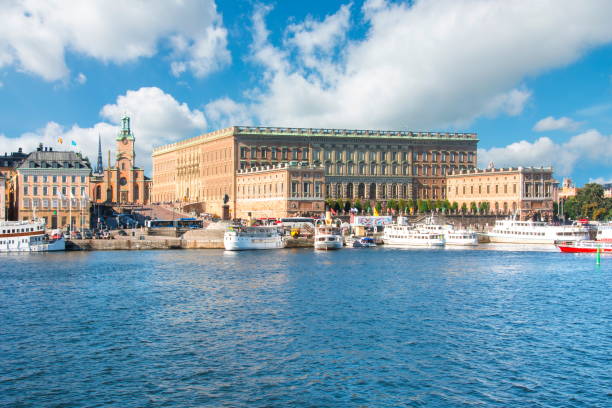 königspalast und der nikolaikirche (storkyrkan), stockholm, schweden - stadsholmen stock-fotos und bilder