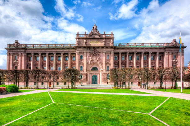 parliament house (riksdag), stockholm, sweden - sveriges helgeandsholmen imagens e fotografias de stock