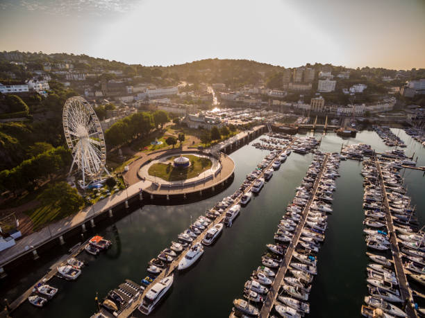 торки набережной и марина на восходе солнца - torquay стоковые фото и изображения