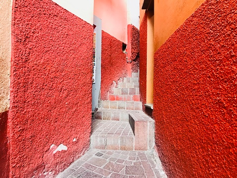 Alley of the Kiss (callejón del beso) in Guanajuato City, Mexico