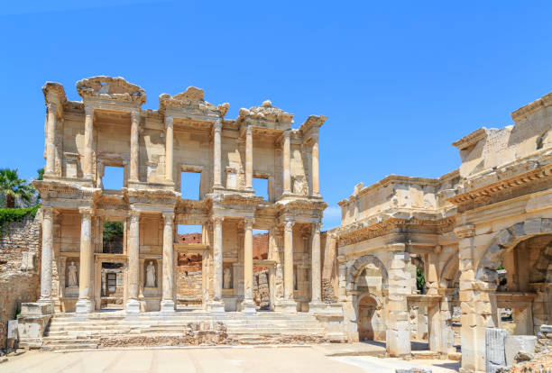 biblioteca celso nella città antica efeso a smirne, turchia - celsius library foto e immagini stock