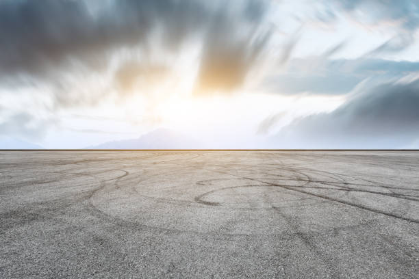 istock Asphalt square car tire brakes and mountain scenery 1014645754