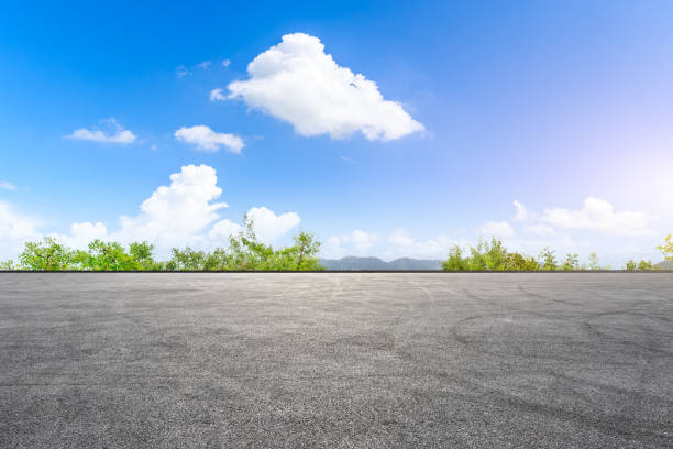 istock Asphalt square car tire brakes and mountain scenery 1014645820