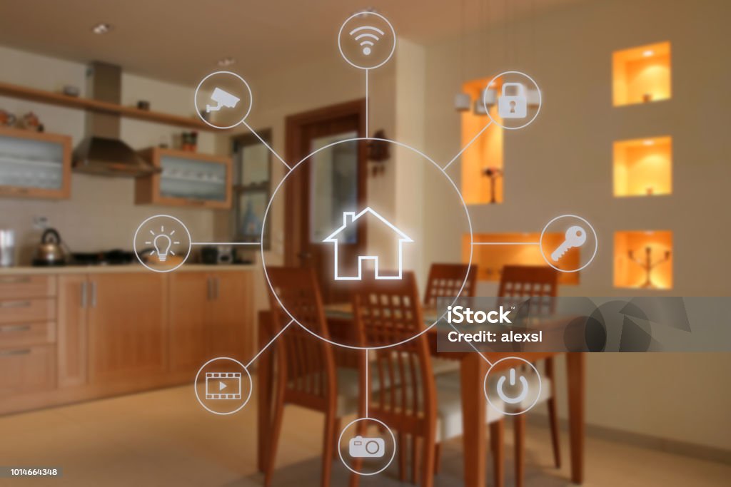 Tecnología de automatización del hogar inteligente control remoto internet - Foto de stock de Vida doméstica libre de derechos