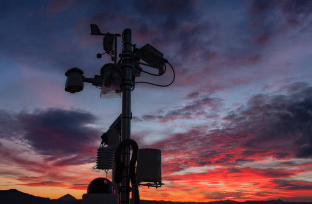 weather station - anemometer meteorology measuring wind imagens e fotografias de stock