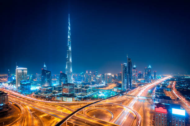 nacht downtown skyline von dubai, dubai, vereinigte arabische emirate - sheik zayed road fotos stock-fotos und bilder