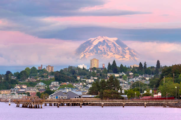 Mount Rainier over Tacoma WA waterfront during alpenglow sunset evening Mount Rainier over Tacoma Washington waterfront during alpenglow sunset evening cascade range photos stock pictures, royalty-free photos & images