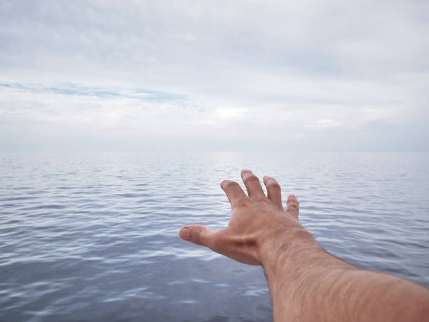 istock Self hand extended to the horizon in the sea 1014795616