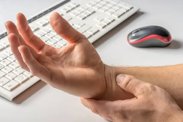 Photo of Carpal tunnel syndrome due to too much work on the computer with the wrong body and hand posture