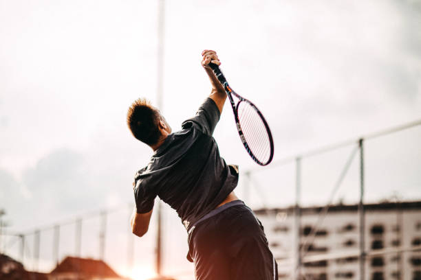 el tenis es mi deporte favorito - tennis serving sport athlete fotografías e imágenes de stock