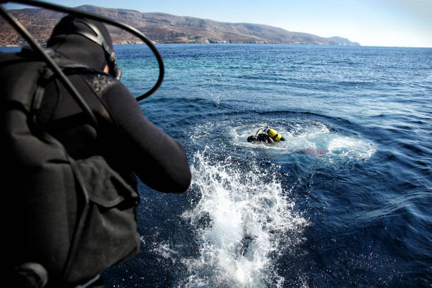 istock Divers jumping from the boat in water 1014824574