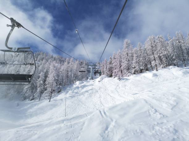 chairlift in winter serre chevalier in winter hautes alpes photos stock pictures, royalty-free photos & images