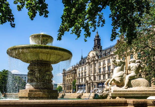 istock wittelsbacherbrunnen well in munich 1014888692