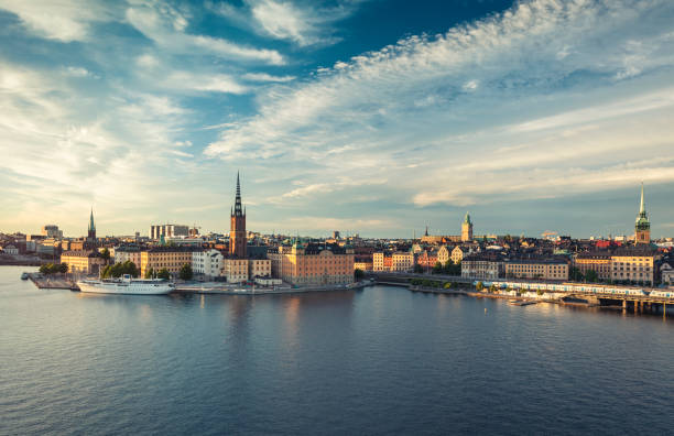 панорамный вид на старый город стокгольм, швеция. - stockholm стоковые фото и изображения