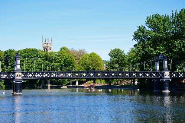 паромный мост, бертон-апон-трент. - architecture blue bridge iron стоковые фото и изображения