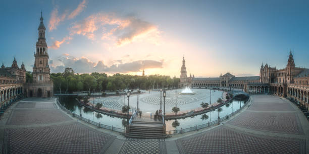 plaza de españa de maria luisa parque de sevilla, españa - plaza de espana seville spain parque maria luisa fotografías e imágenes de stock