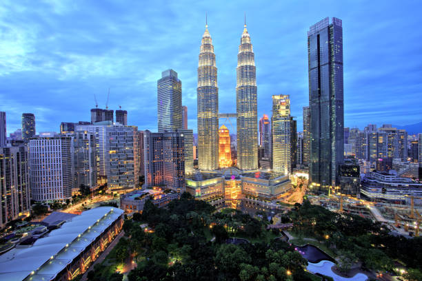 istock Kuala Lumpur Skyline with Petronas Towers 1015055274