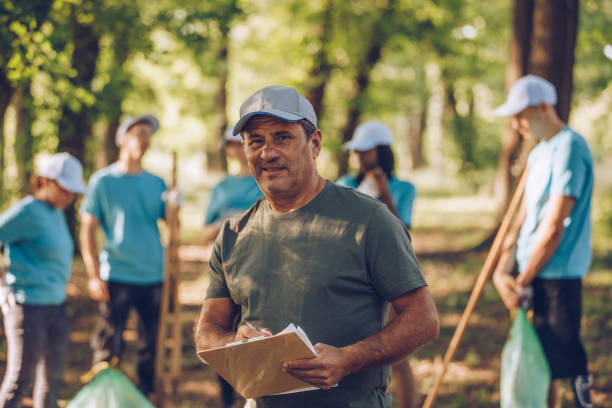 istock People cleaning the park 1015143106