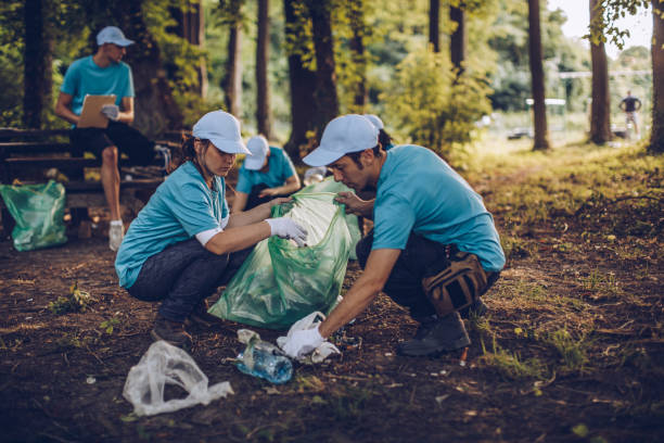 istock People cleaning the park 1015143898