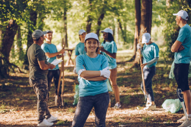 istock Team of volunteers 1015150110