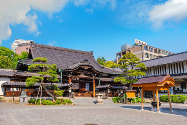 Sengakuji Temple, the site of 47 Ronin graveyard in Tokyo, Japan TOKYO, JAPAN - APRIL 20 2018: Sengakuji Temple famous for its graveyard where the "47 Ronin" are buried. The story of the 47 loyal ronin remains one of the most popular historical stories in Japan harakiri photos stock pictures, royalty-free photos & images
