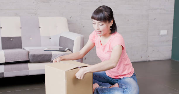 istock woman sellers package things 1015229602