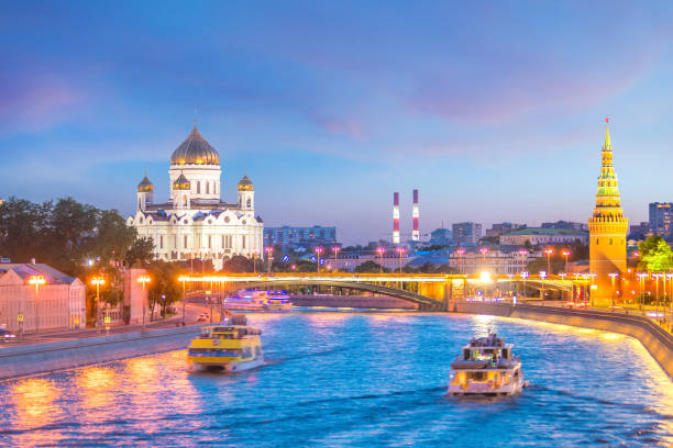 istock Panoramic view of the Moscow river and the Kremlin 1015247220
