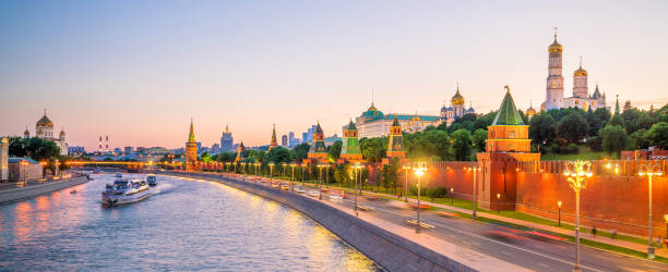 istock Panoramic view of the Moscow river and the Kremlin 1015247312