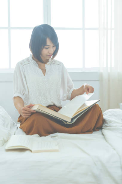 istock the 20s girl reading book. 1015284810