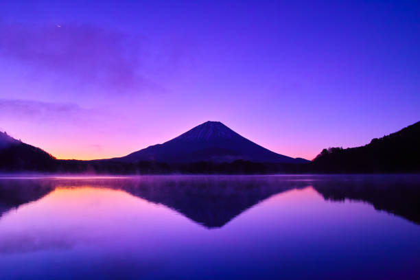 istock Lake Shojin and Mt. Fuji 1015291088