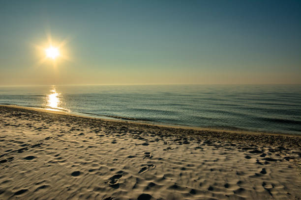 istock Sea sunset on the beach in the summer, landscape 1015296488