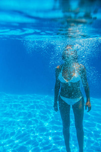istock Girl underwater in a swimming pool 1015315400