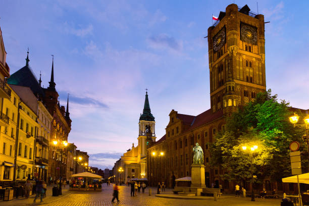 istock Torun Town Hall and statue of Copernicus 1015345276
