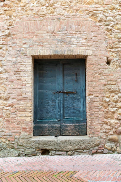istock Old blue door, Italy 1015354914