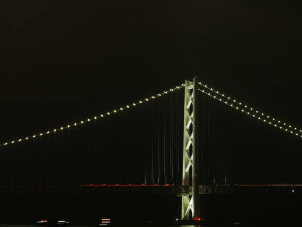istock Night view of Akashi Kaikyo Bridge 1015433402