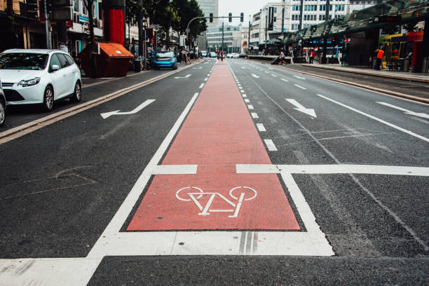 istock Bike path in city 1015439154
