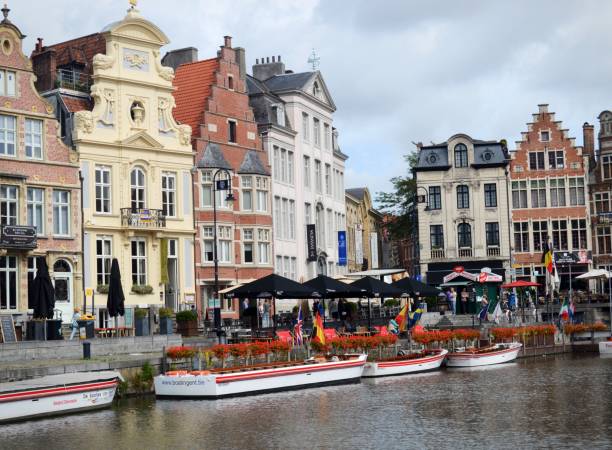 istock Canal by beautiful buildings 1015442364