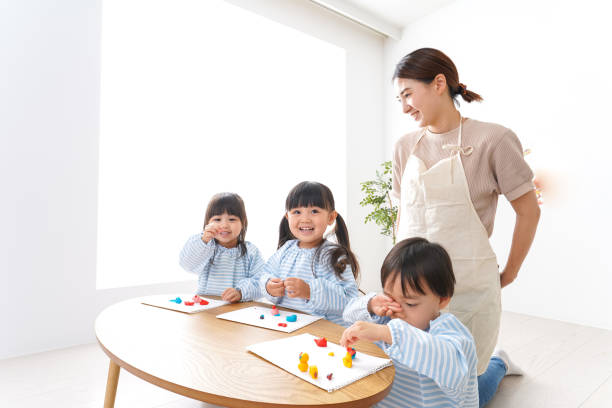 istock Children's nurse and kindergarten child 1015451324