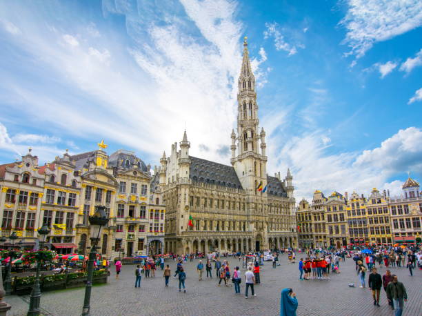 площадь гранд плейс в центре брюсселя, бельгия - belgium стоковые фото и изображения